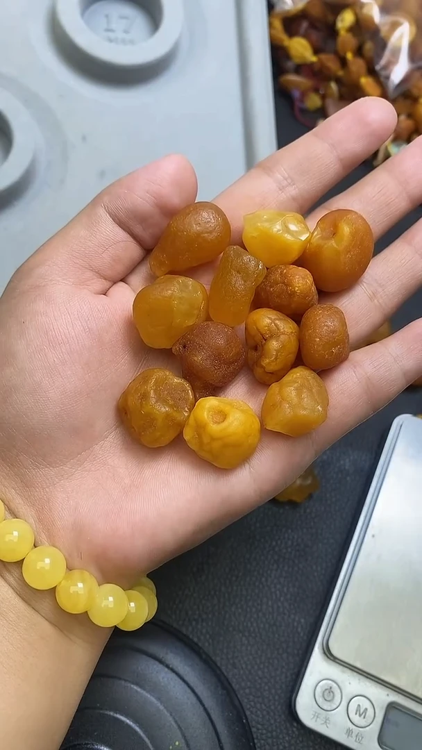 未镶嵌琥珀手链江****人手串