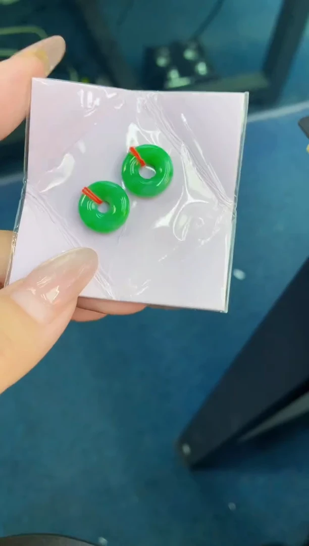 翡翠未镶嵌颈饰1