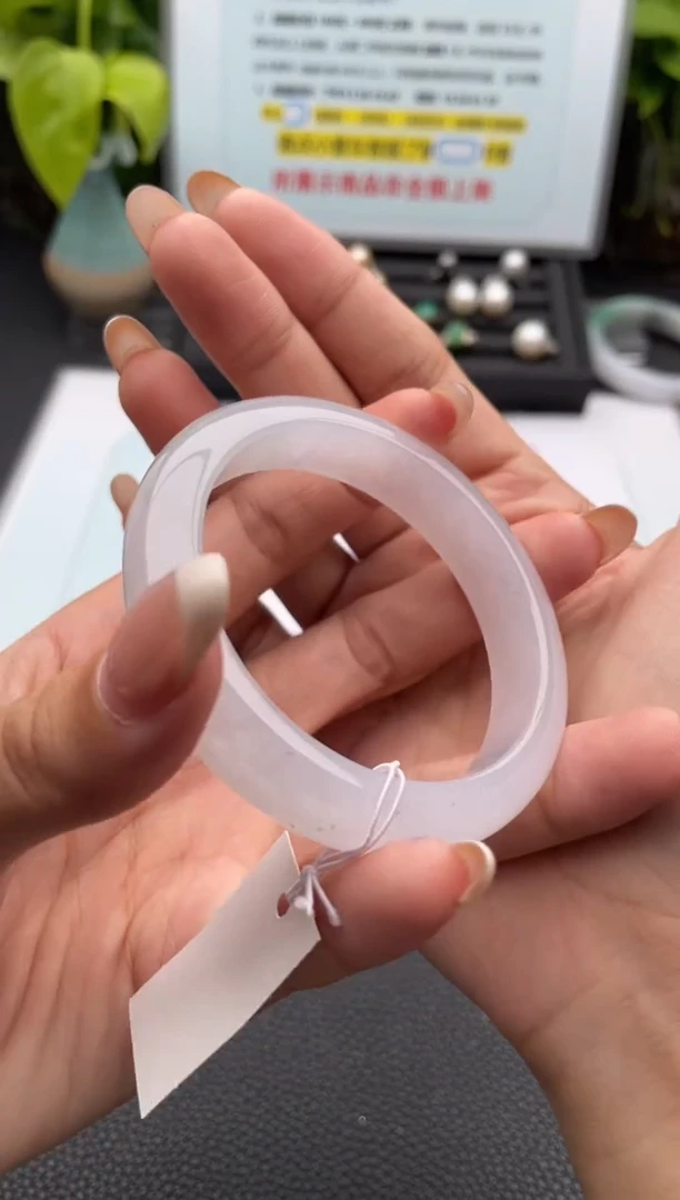 翡翠手镯未镶嵌手镯