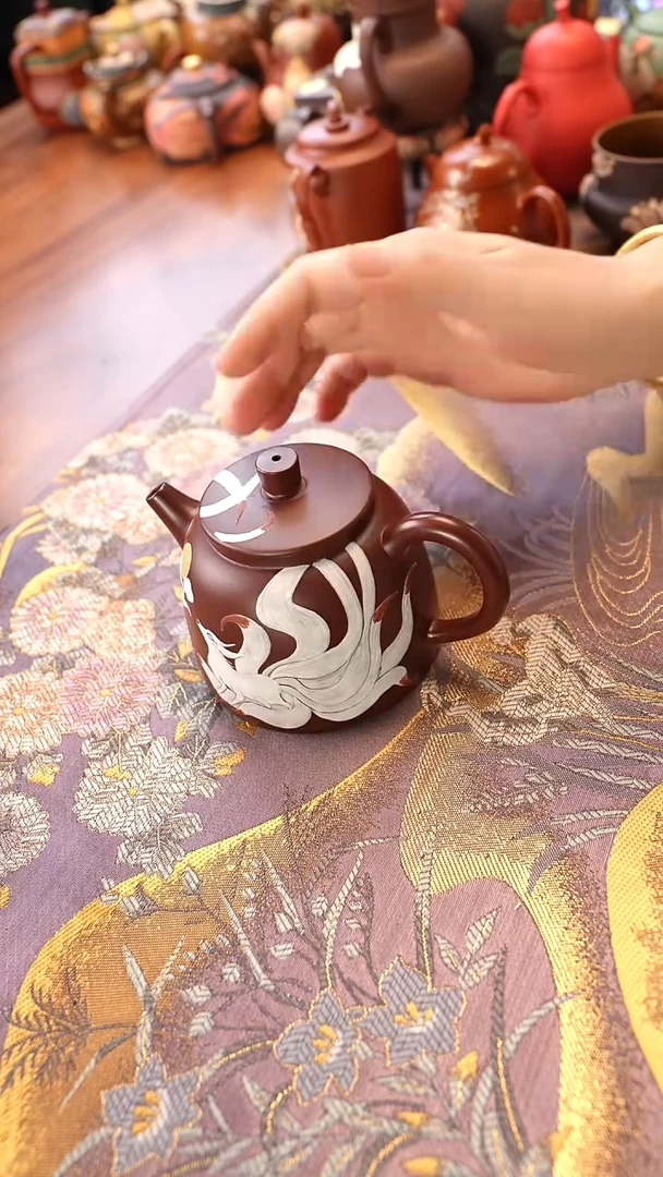茶壶紫砂紫朱泥金钟壶 九尾狐