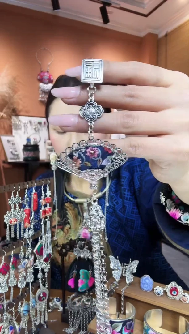 【闪购商品】刺绣纯手工民族风压襟