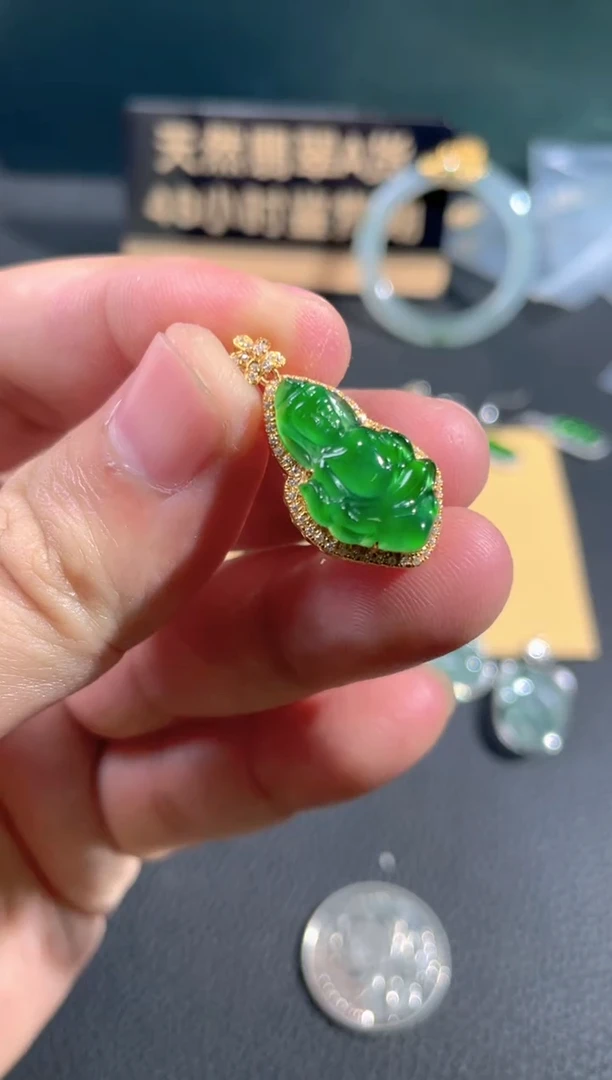 【闪购商品】翡翠颈饰18K金镶嵌翡翠