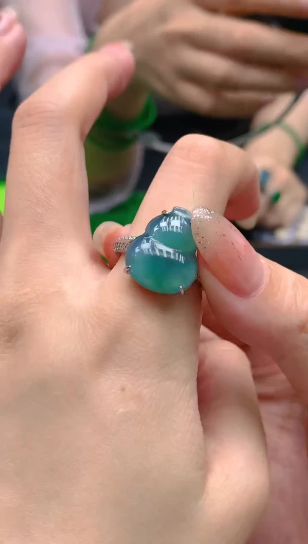 翡翠未镶嵌颈饰天然A货翡翠