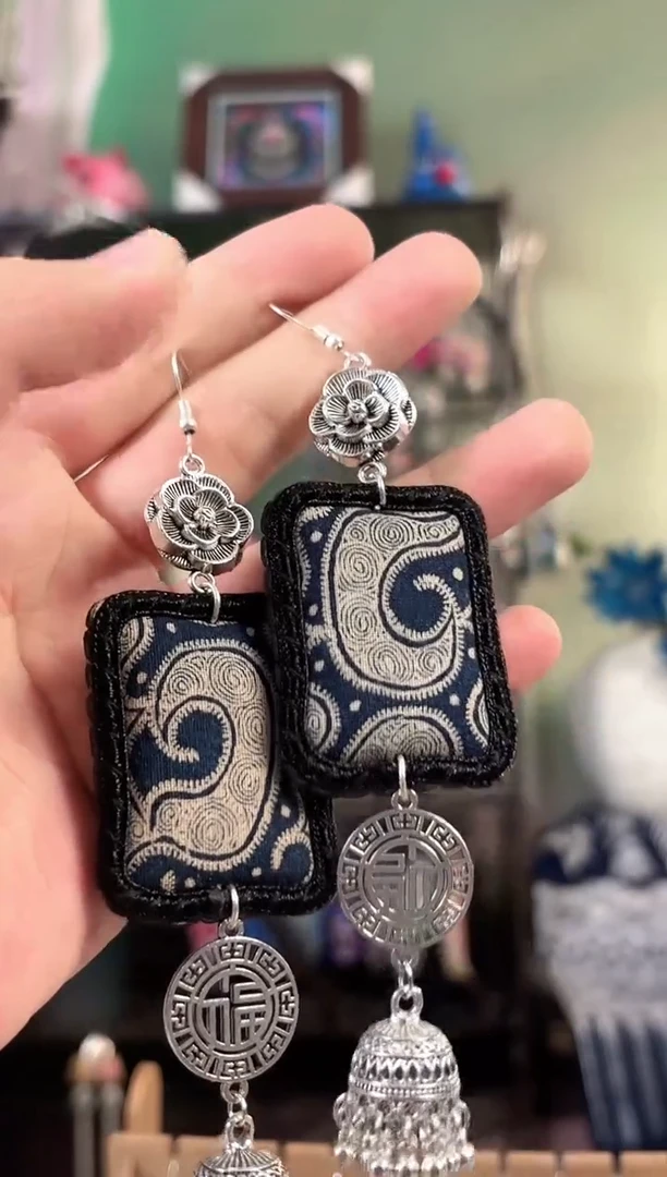 彩云南阁非遗老绣饰品091