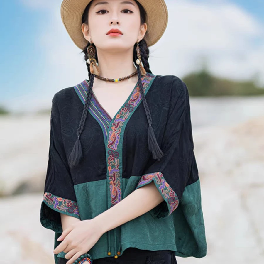 显瘦遮肉刺绣妈妈新中式上衣女夏季宽松短袖衬衫复古缎面套头小衫