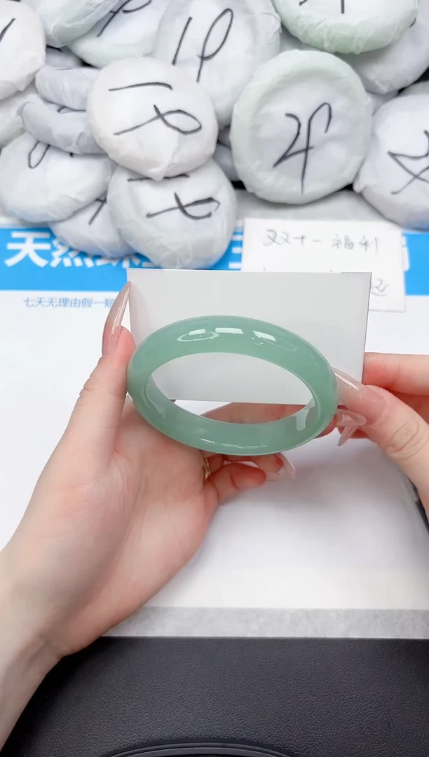 未镶嵌手镯石英质玉127-64