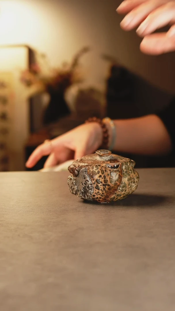 文*哥冰碛岩手工石壶 荷舒