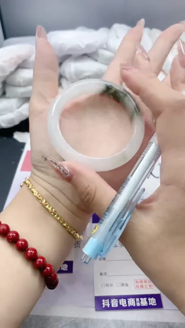 【闪购商品】石英质玉手镯未镶嵌133/53.9