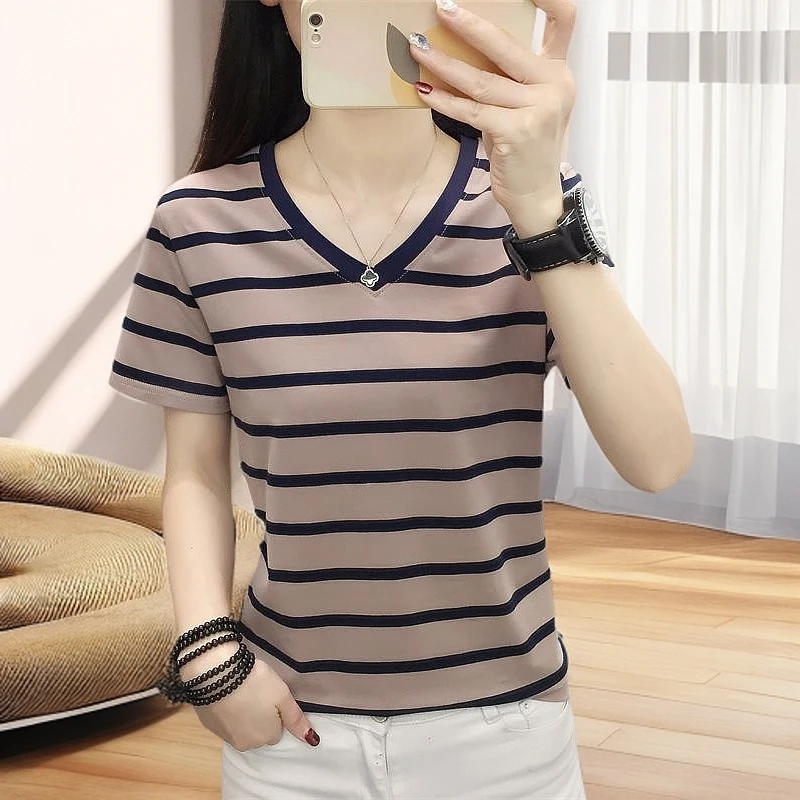 大码百搭妈妈装半袖V领打底衫春夏新款条纹短袖棉T恤女宽松显瘦加