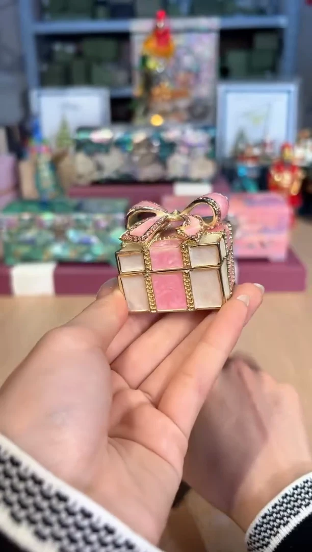 【闪购商品】杯273粉色四方礼物盒