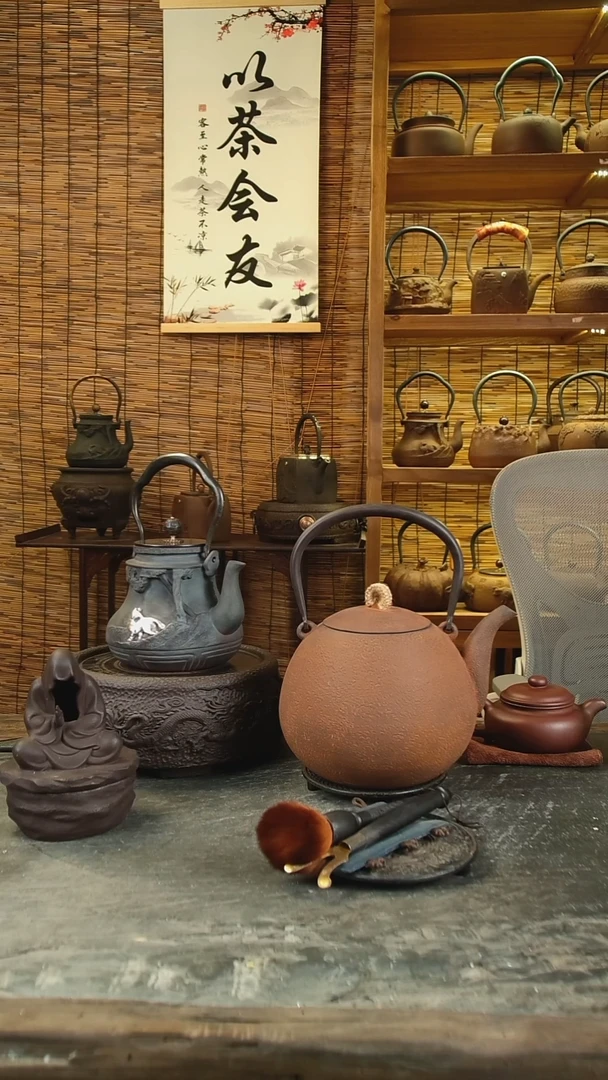 冯*吉春堂铁壶...