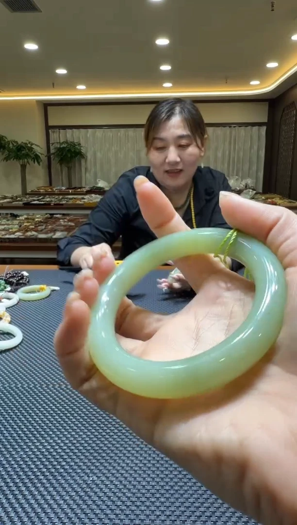 颈饰未镶嵌和田玉手镯61