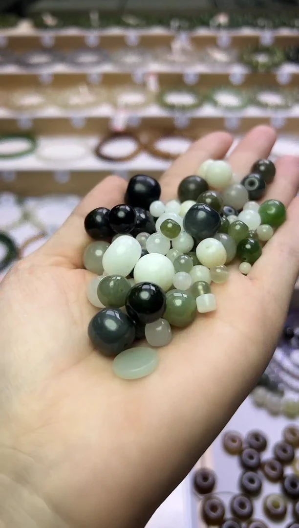 和田玉未镶嵌珠宝半成品114