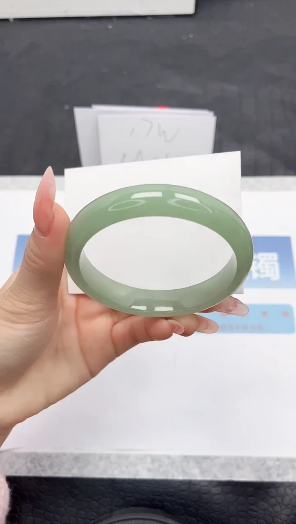 【闪购商品】石英质玉手镯未镶嵌K80-62.5