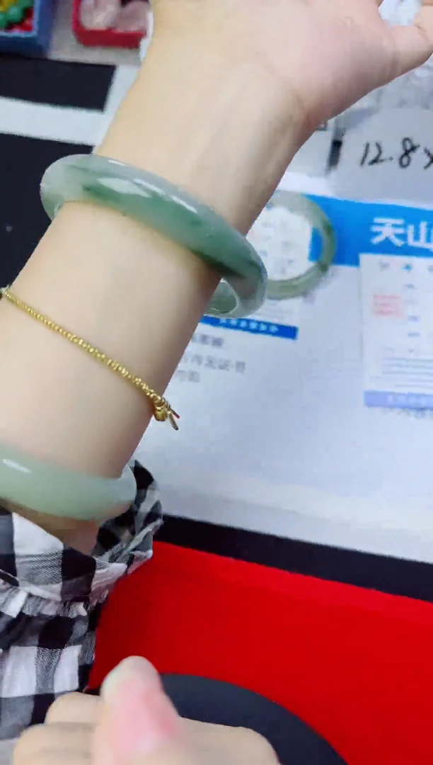 石英质玉手镯未镶嵌9/61