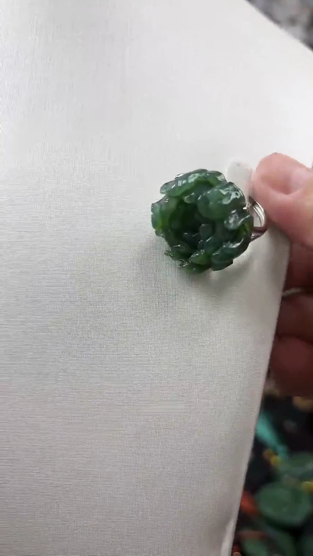 颈饰未镶嵌和田玉花开富贵戒指