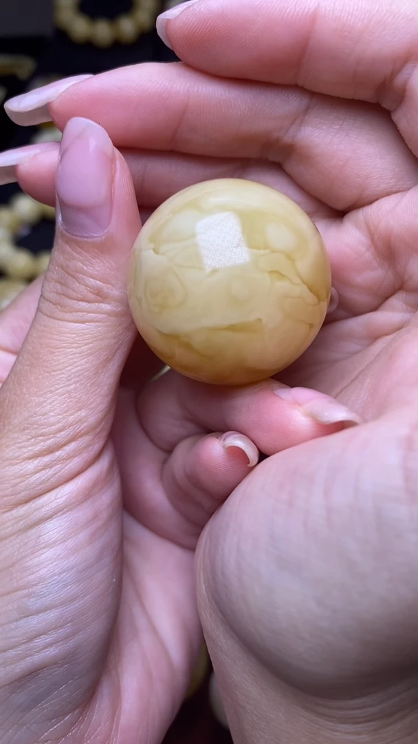 未镶嵌琥珀裸石葵. 30