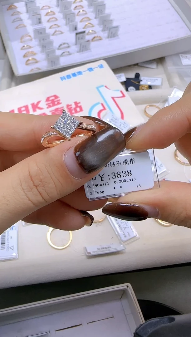 【闪购商品】钻石戒指/指环18K金镶嵌345000