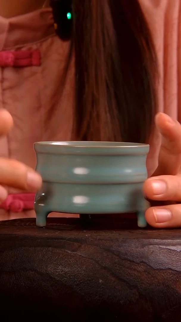 瓷片带款 三足弦纹杯 500