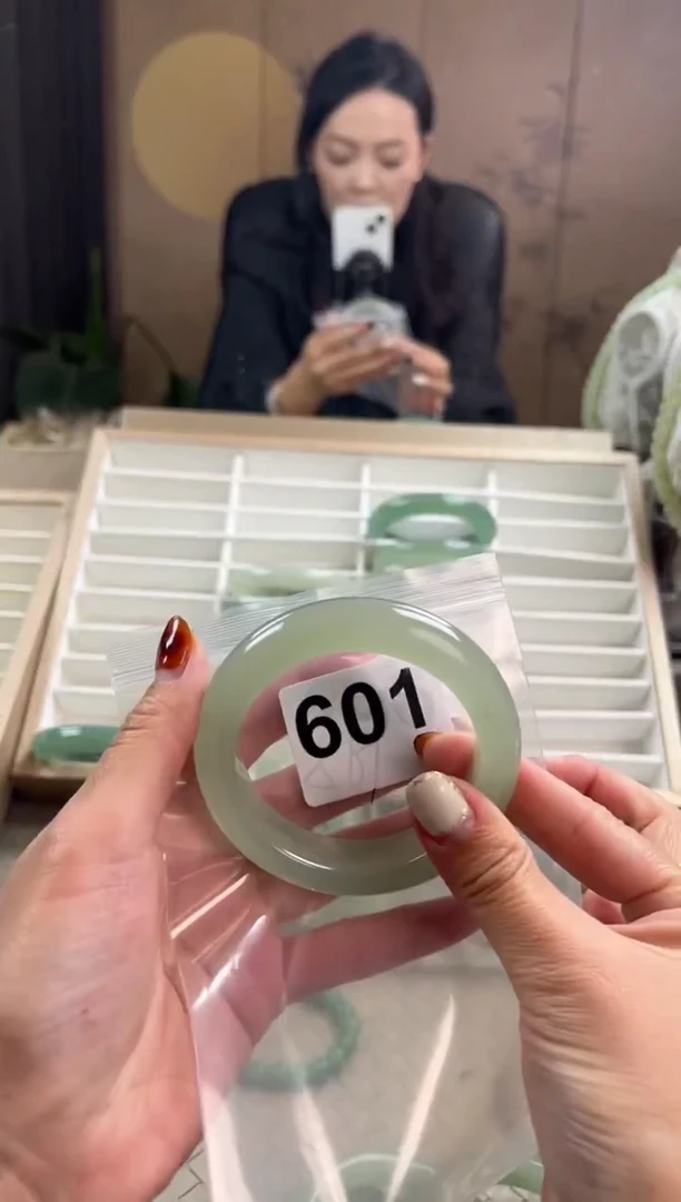 未镶嵌手镯石英质玉一****ა601