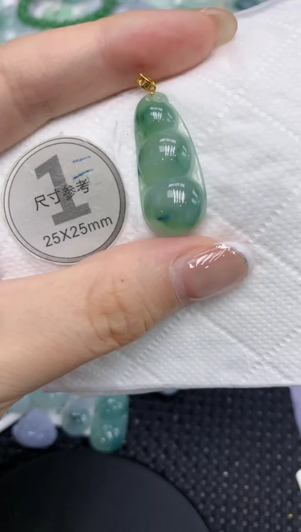 颈饰18K金镶嵌翡翠111111111
