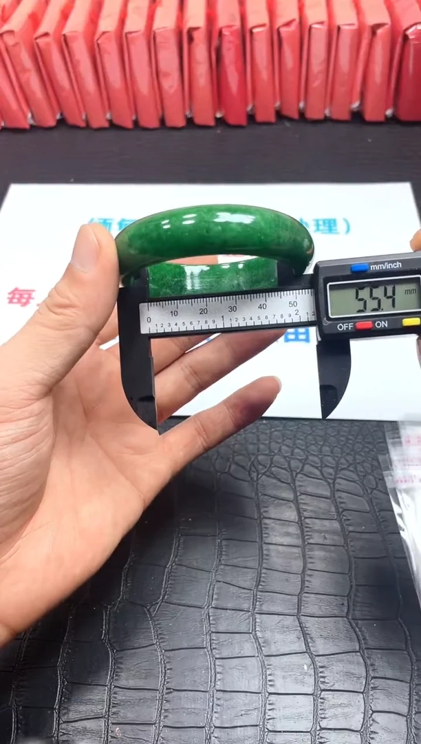 翡翠手镯未镶嵌所见所得，高冰美人镯！