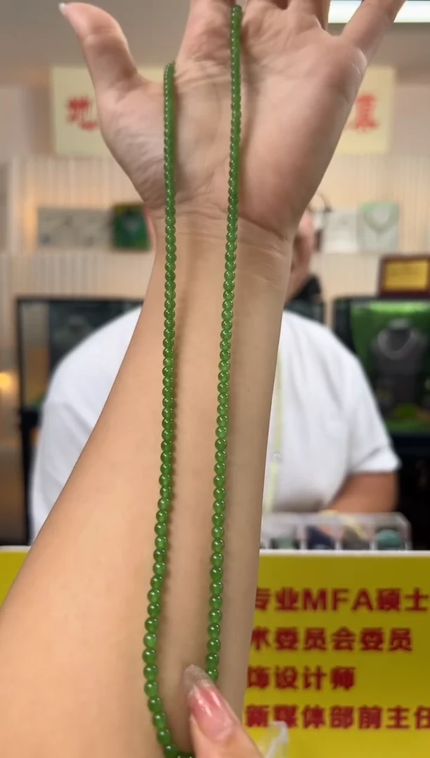 和田玉未镶嵌颈饰精品和田碧玉4mm冰底果绿项链