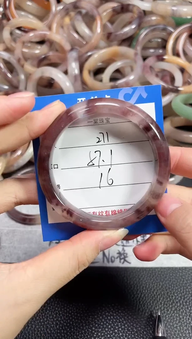 未镶嵌石英质玉手镯271