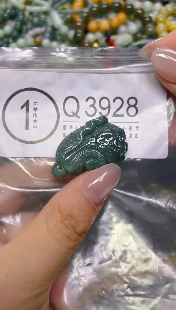 颈饰未镶嵌翡翠/ Q /翡翠A货，一件也是批发价