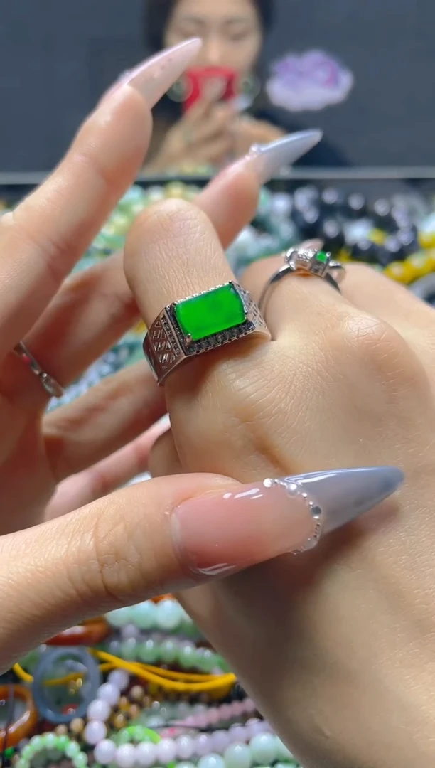 颈饰未镶嵌翡翠/F/翡翠A货，一件也是批发价