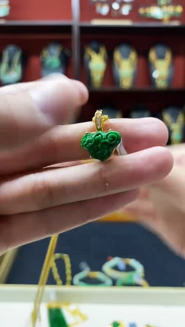 颈饰未镶嵌翡翠吊坠