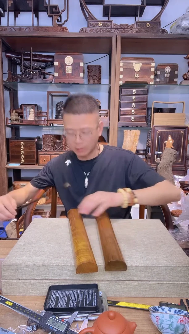 乌木类架子732金丝楠大镇尺   瑕疵