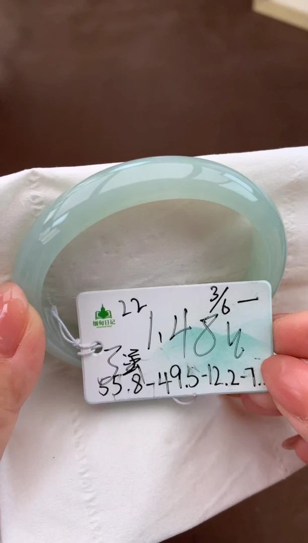 翡翠手镯未镶嵌自带#618活动#，联系客服核对地址~