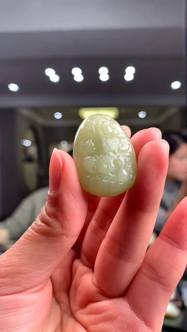 颈饰未镶嵌和田玉挂件