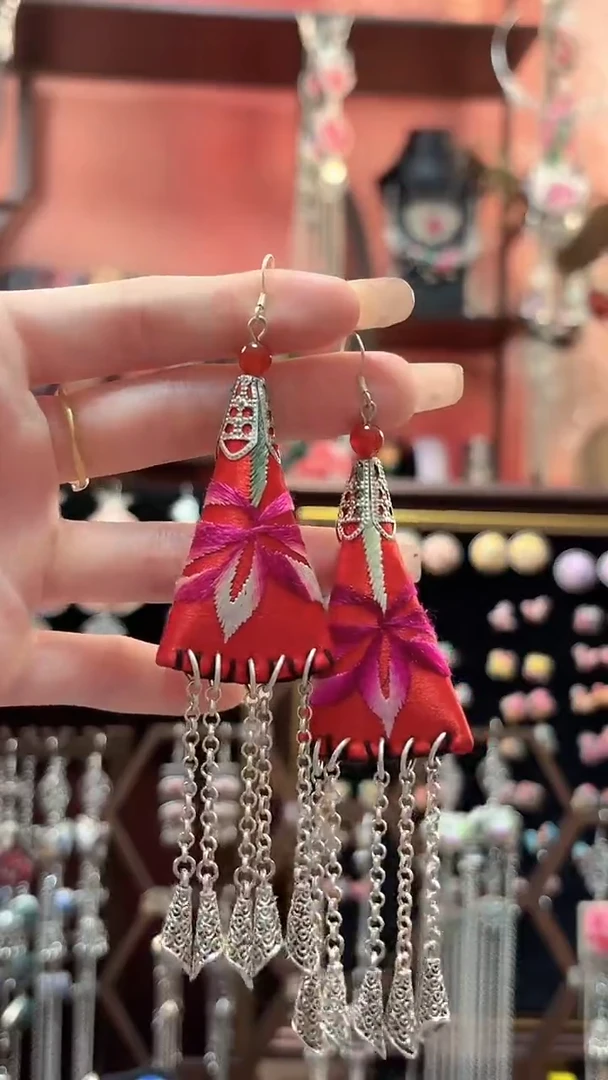 织绣 云织谣民族风精美饰品   96