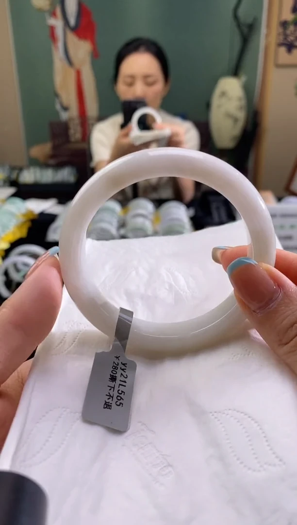 翡翠手镯未镶嵌5657圈口t