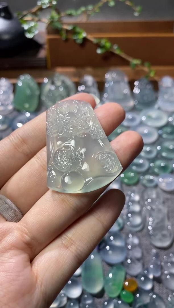 吊坠(不含链)未镶嵌翡翠龙牌