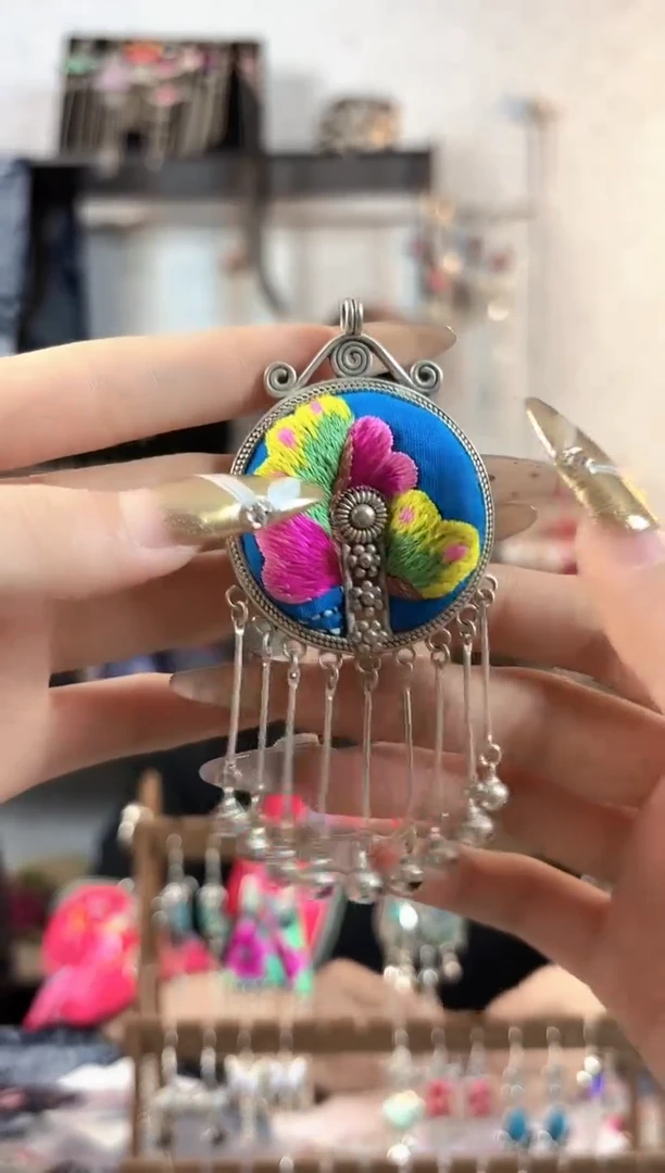 织绣彩云南阁民族风老绣非遗饰品861