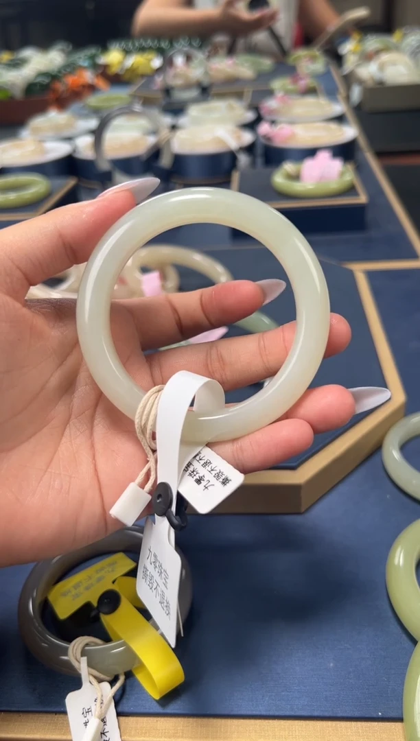 和田玉手镯未镶嵌A0068-55