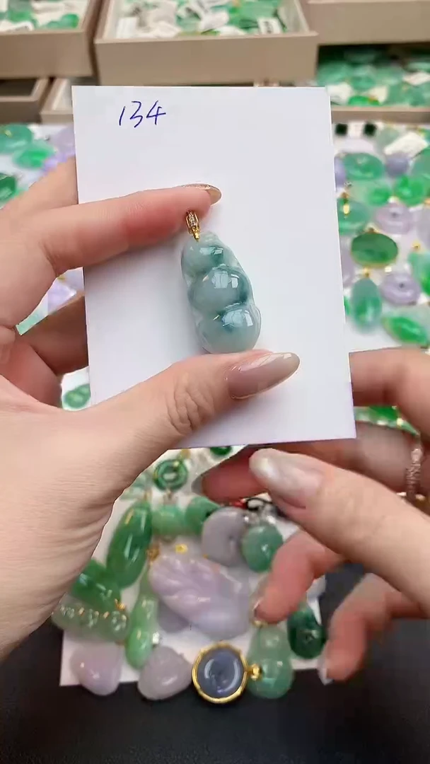 颈饰未镶嵌翡翠天然缅但A货翡翠