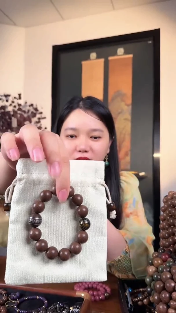 泥塑老料白龙涎15~16mm银丝＋漆珠手串