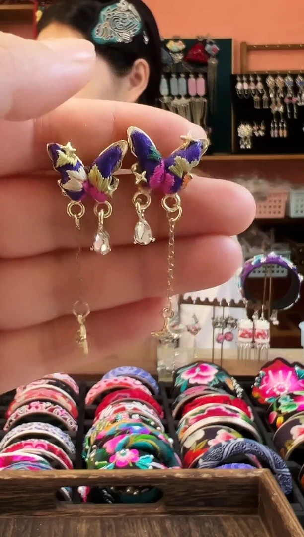 织绣艺枝独绣老绣饰品24竞拍