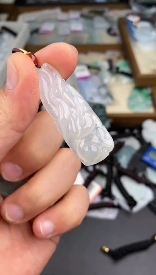 【闪购商品】翡翠颈饰未镶嵌  天然翡翠，一物一图