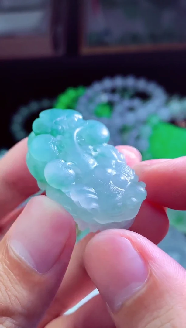 定制翡翠未镶嵌星***?翡翠毛货定制