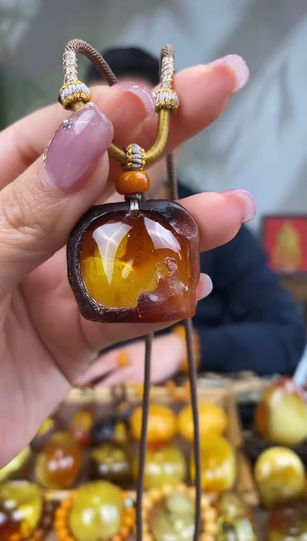 【闪购商品】琥珀裸石未镶嵌基地发货 一物一证 顺丰包邮