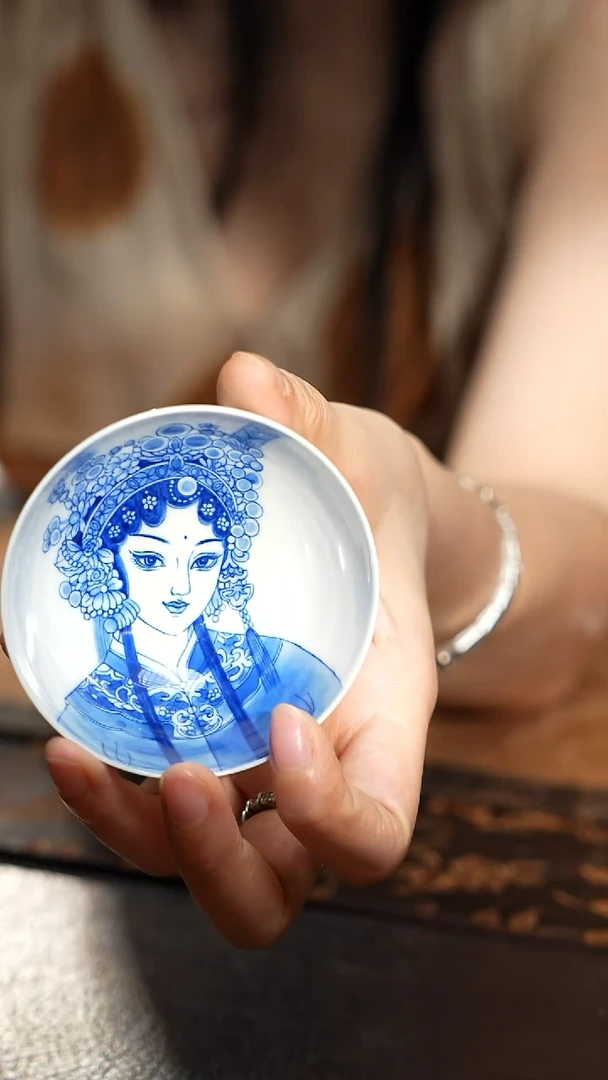 见珊专属良朋专属影青内绘长羽小花旦