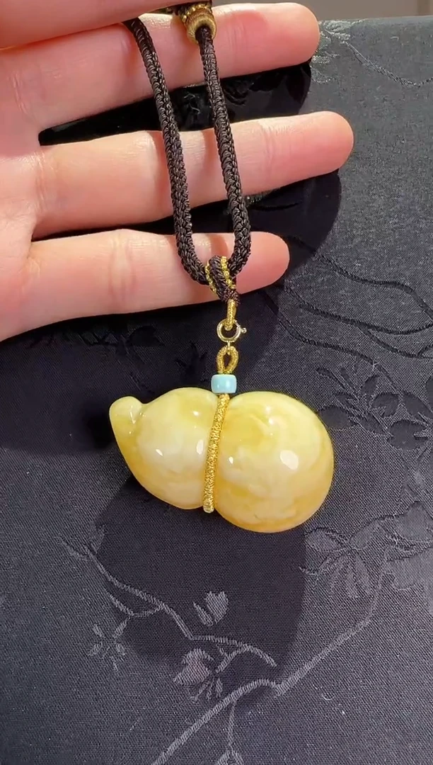 蜜蜡颈饰18K金镶嵌葫芦吊坠