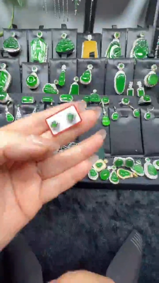 未镶嵌翡翠耳饰9