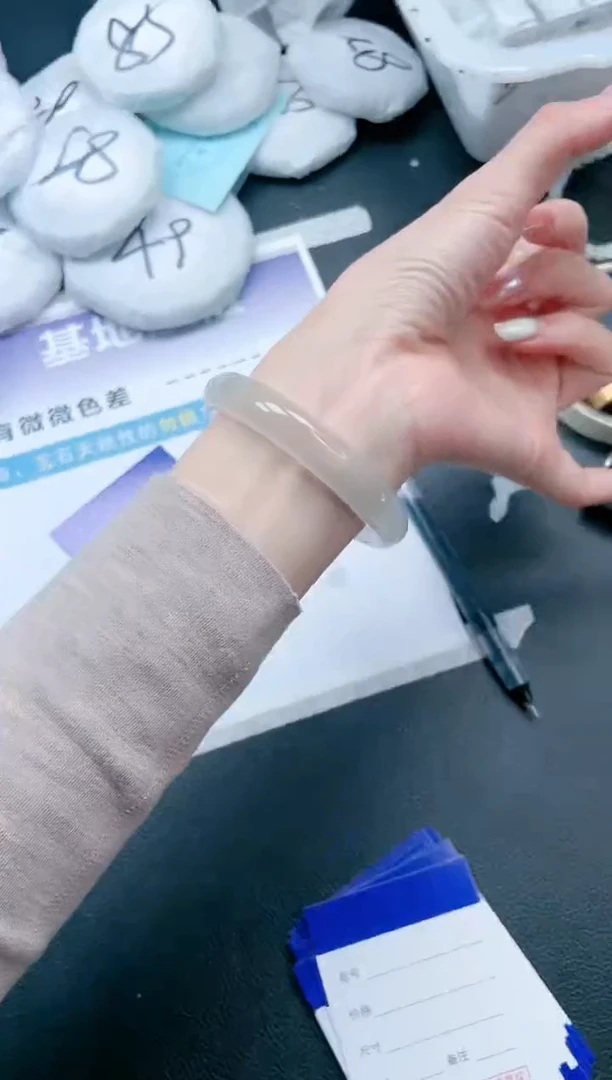 【闪购商品】石英质玉手镯未镶嵌 白月光手镯-58