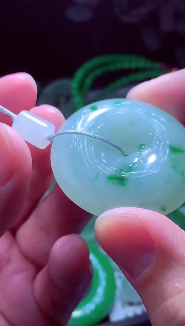 未镶嵌定制翡翠小**?翡翠毛货定制